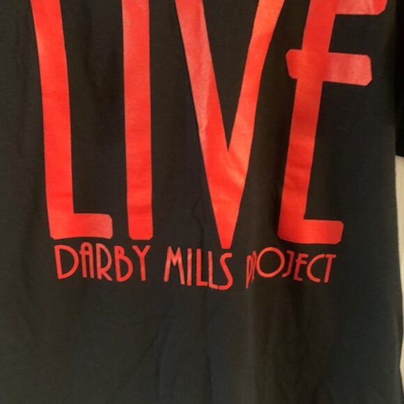 DARBY MILLS (HEAD PINS) BAND MENS TEE - Picture 2 of 4